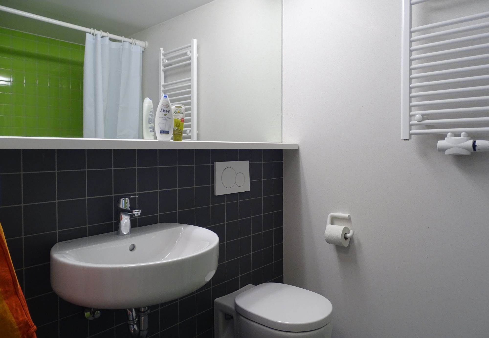 Wohnheim-Apartmen-Badezimmer Internationales Quartier